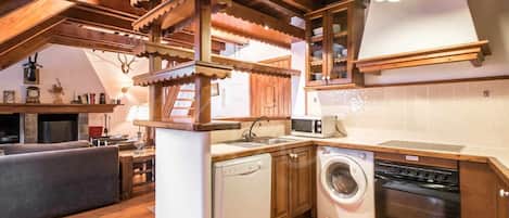 ثلاجة، ميكروويف، فرن، موقد طهي مسطح