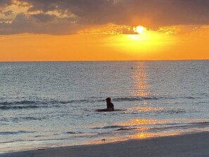 Beach nearby, sun-loungers, beach towels
