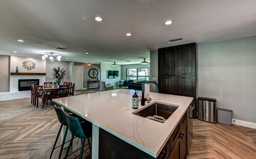 Newly Remodeled! Pool home near Siesta Beach! 