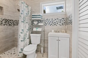 Badekar, hårføner, håndklær og såpe