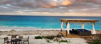 Serene and Tranquil ocean view cottage w/hot tub and vehicle