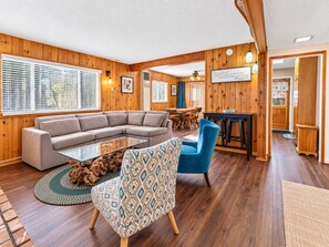 Living area - Knotty Hideawa - Foosball, Fireplace, Deck, Fire Pit, BBQ (Big Bear City)