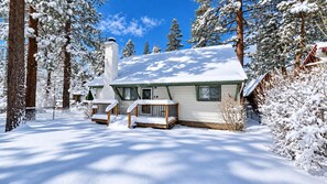 Exterior - Knotty Hideawa - Foosball, Fireplace, Deck, Fire Pit, BBQ (Big Bear City)