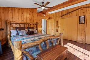 4 bedrooms, free WiFi, bed sheets - Knotty Hideaway - Game Room, Darts, Fireplace, Deck, Fire Pit, BBQ (Big Bear City)
