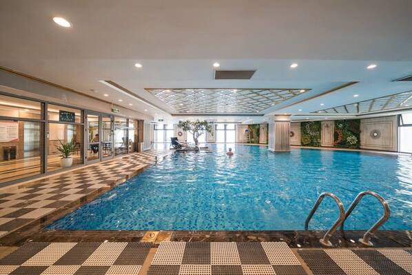 Piscine couverte, piscine extérieure