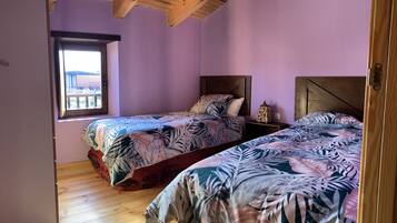 4 slaapkamers, een strijkplank/strijkijzer, reisbedje, gratis wifi