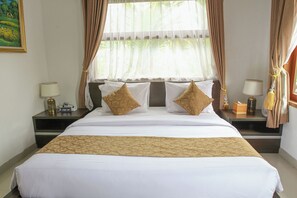 Premium bedding, down duvets, in-room safe, individually decorated - Kayangan Villas Saba (Blahbatuh)