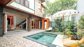 Junior-villa - 3 soveværelser - privat pool | Opholdsområde | 32-tommers smart-tv med digitale kanaler, Netflix, streamingtjenester