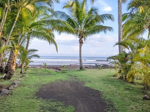 Beach nearby, sun loungers, beach towels