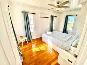 1 bedroom, travel crib, free WiFi, bed sheets - Cottages on most stunning pink sand beach (North Palmetto Point)