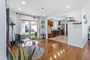 Interior - 5BD/3BA Ranch with Vaulted Ceilings in Heart of AC (Atlantic City)