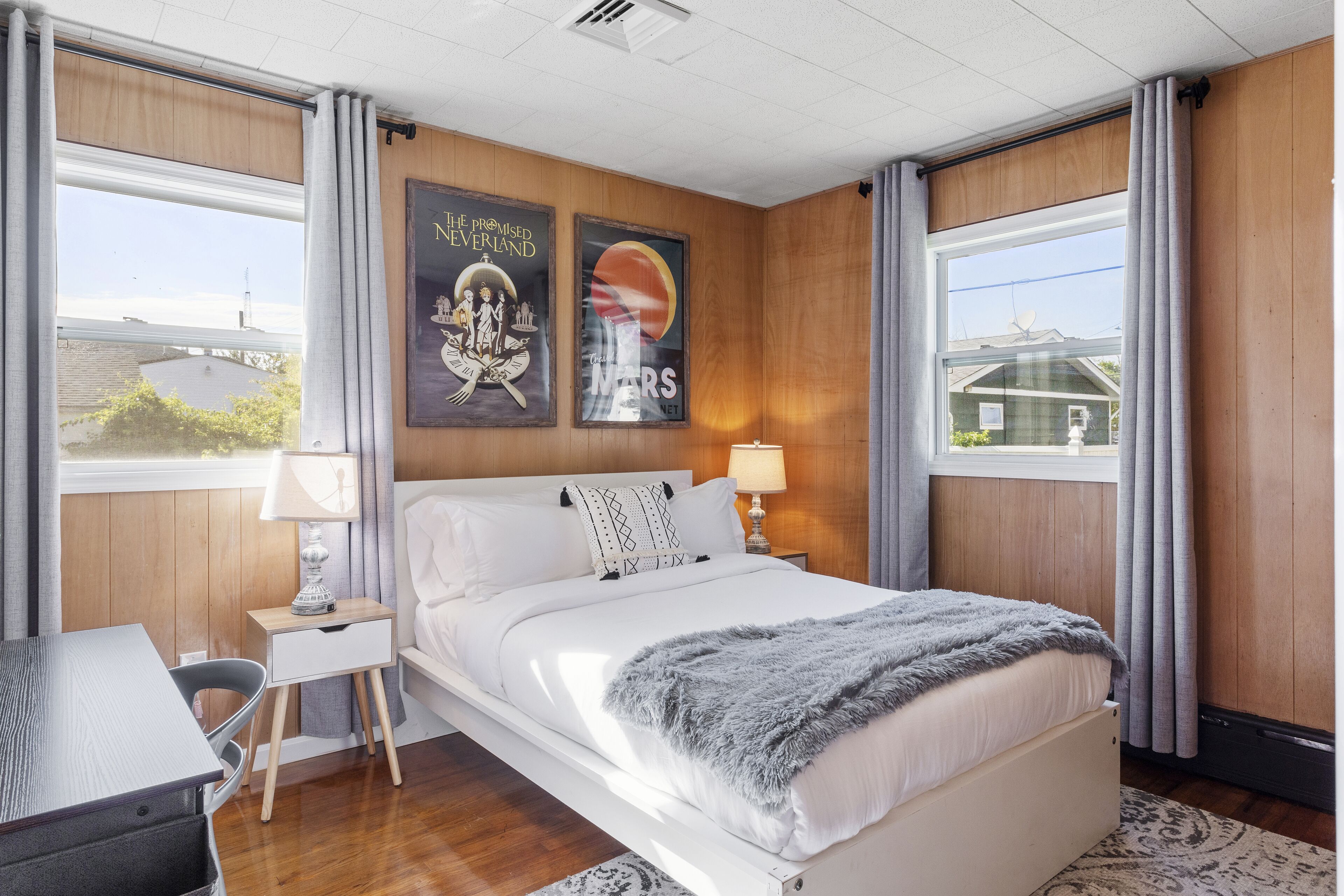 5 bedrooms, iron/ironing board, WiFi, bed sheets