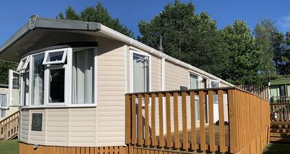 2 Bed Caravan - Sleeps 6 - Pets - River Teviot