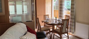 2 Bed Caravan - Sleeps 6 - Pets - River Teviot