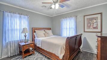 2 dormitoris, escriptori, planxa i posts de planxar i wifi