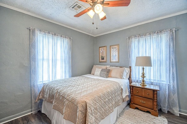 2 bedrooms, desk, iron/ironing board, WiFi