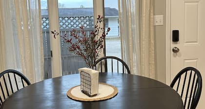 *Magnolia inn* updated condo, centrally located. Pet friendly! Boat/ RV parking