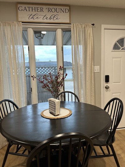 *Magnolia inn* updated condo, centrally located. Pet friendly! Boat/ RV parking