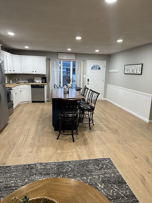 Fridge, microwave, oven, stovetop - *Magnolia inn* updated condo, centrally located. Pet friendly! Boat/ RV parking (Carterville)