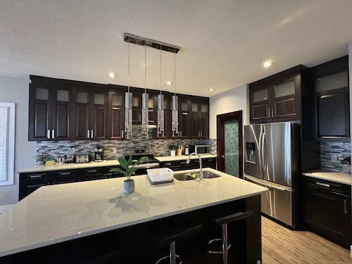 Luxurious 2-Storey House -Family| Families| Groups |5 Bedrooms | 6 Beds