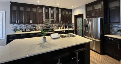 Luxurious 2-Storey House -Family| Families| Groups |5 Bedrooms | 6 Beds