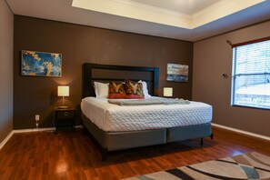 Room - Spacious Home in a Quiet Neighborhood - with HOT TUB! - Central SA (San Antonio)