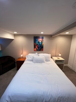 1 soverom, skrivebord, strykejern/-brett og wi-fi (inkludert)