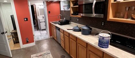 Réfrigérateur, micro-ondes, four, lave-vaisselle