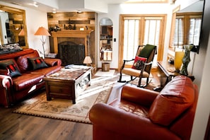 Smart TV, fireplace, printers - Whimsical luxury in heart of Park City - Deer Valley, recently remodeled (Park City)