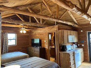Standard Cabin | Desk, free WiFi, bed sheets