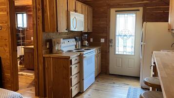 Standard Cabin | Private kitchen | Full-sized fridge, microwave, oven, stovetop