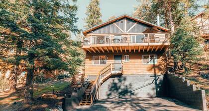 MODERN RUSTIC CABIN W/SPA, WALKING DISTANCE TO SKI RESORT, ZOO & GOLF COURSE
