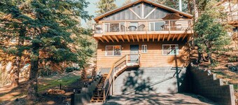 MODERN RUSTIC CABIN W/SPA, WALKING DISTANCE TO SKI RESORT, ZOO & GOLF COURSE