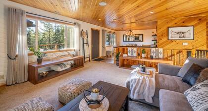 MODERN RUSTIC CABIN W/SPA, WALKING DISTANCE TO SKI RESORT, ZOO & GOLF COURSE