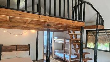 3 bedrooms, desk, WiFi, bed sheets