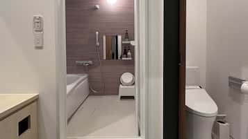 Superior Double Room, Non Smoking | Bathroom | Separate tub and shower, free toiletries, hair dryer, towels