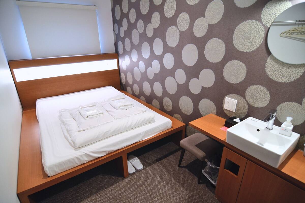 Economy Double Room, Non Smoking | Bed sheets