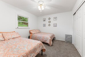 2 Schlafzimmer, Schreibtisch, Bügeleisen/Bügelbrett, kostenloses WLAN
