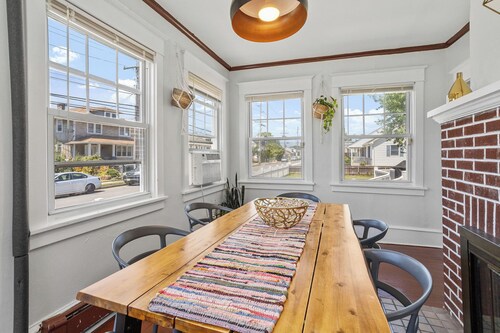 AC 6BR/2BA Quiet Island House Near Casinos