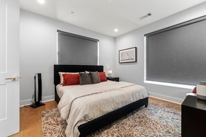 3 bedrooms, desk, iron/ironing board, free WiFi - Spacious 3BR Townhome with Majestic Rooftop Views (Atlanta)