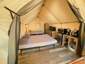 Standard Cabin | Free WiFi, bed sheets