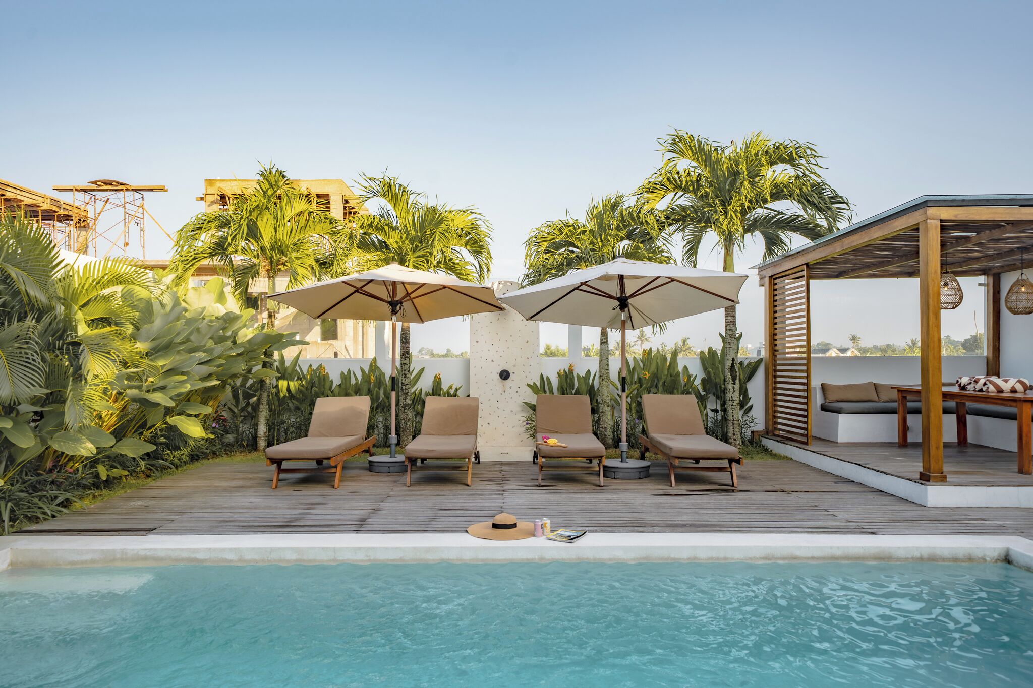 Hồ bơi ngoài trời 