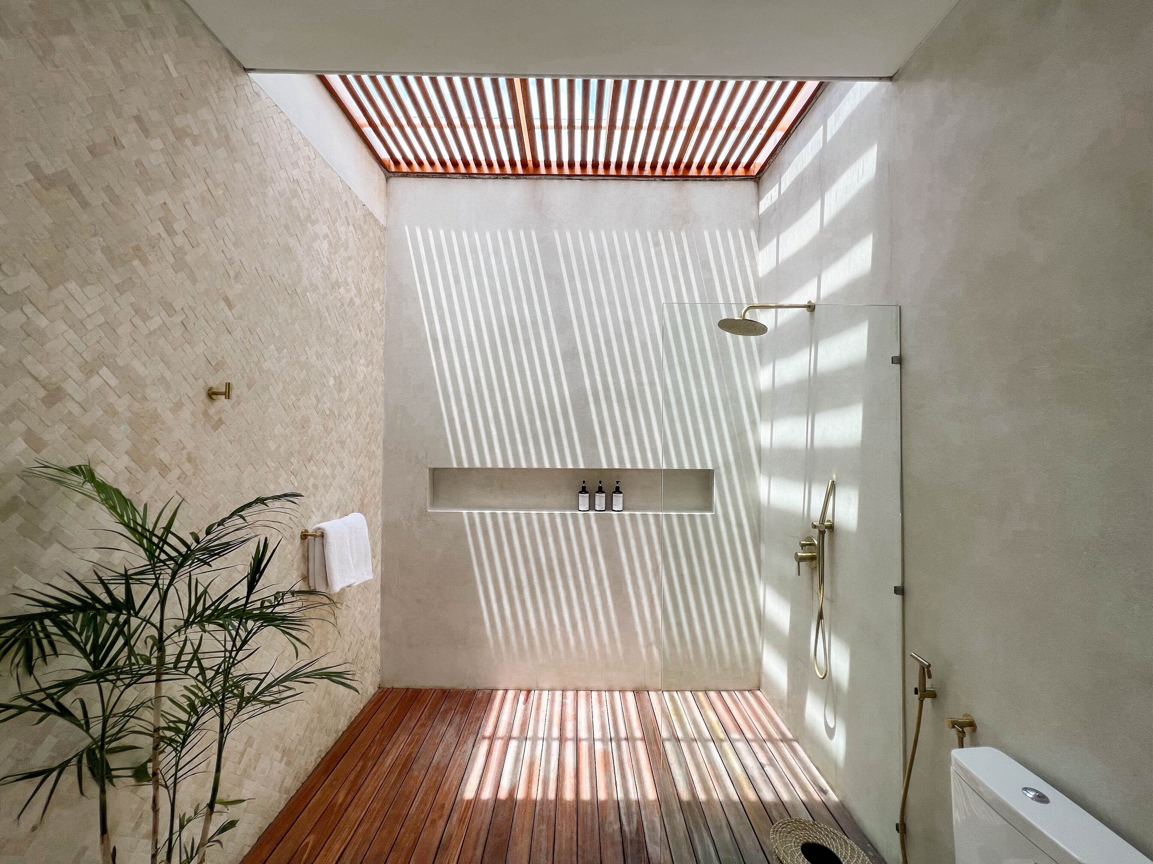 Estudio, 1 habitación | Baño | Artículos de higiene personal gratuitos, secador de pelo y toallas