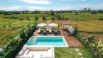 Villa, 3 Bedrooms | Garden view