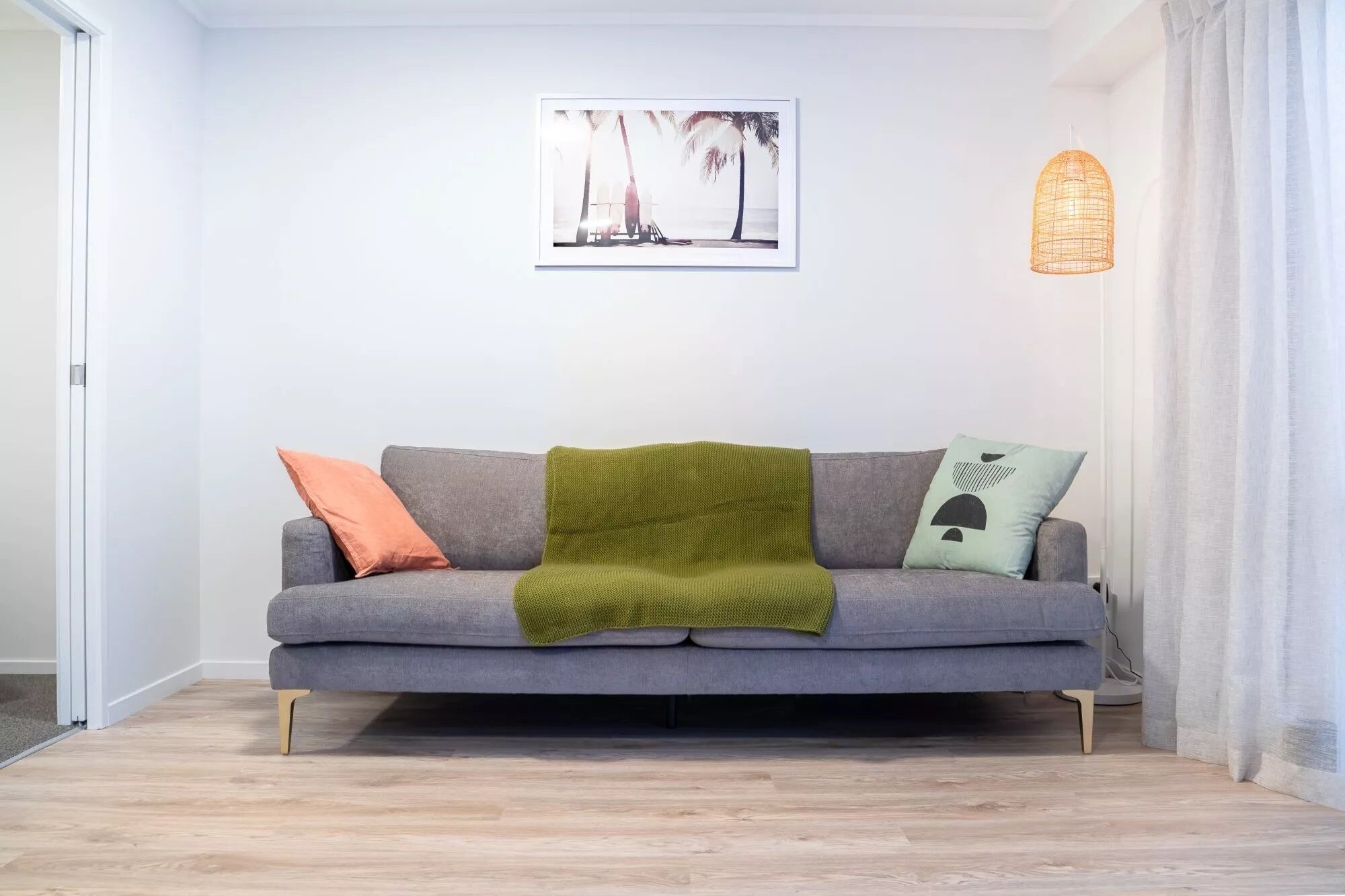 The Downtown By Beyonder By Beyonder - Stylish 2-bedroom Coastal Apartment With Balcony, Walking Distance To Mount Maunganui Beach, Secure Parking, Ideal For Couples And Families - Mount Maunganui