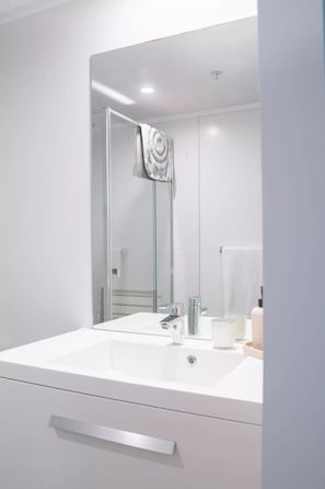 Hair dryer, towels, soap, toilet paper - The Downtown by Beyonder by Beyonder - Stylish 2-Bedroom Coastal Apartment with Balcony, Walking Distance to Mount Maunganui Beach, Secure Parking, Ideal for Couples and Families (Mount Maunganui)