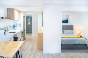 2 chambres, fer et planche à repasser, Wi-Fi gratuit, draps fournis