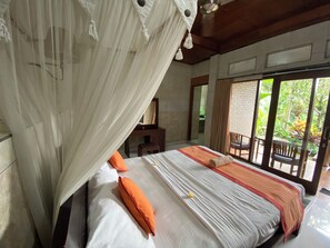 Deluxe Double Room | In-room safe, individually decorated, individually furnished, desk - Sulendra Jungle Suites Ubud View by EPS (Ubud)