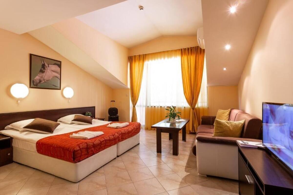 Bureau, accĂšs au Wi-Fi (inclus), literie fournie