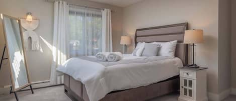 4 chambres, bureau, fer et planche à repasser, lit parapluie